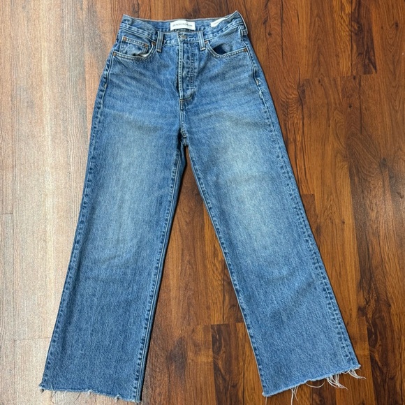 Denim Forum Denim - Denim Forum The Farrah High-Rise Wide Leg Jeans | Size 24 | Raw Hem Aritzia